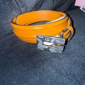 Brand new women’s Gucci belt brown  Leather with Floral G Buckle size 95 and 105